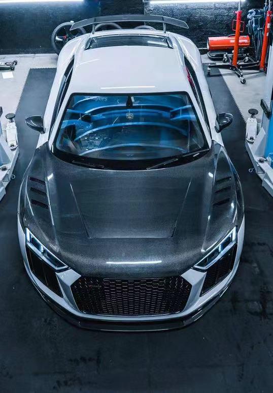 R8 (2017-2023) 1016 Style Carbon Fiber Hood